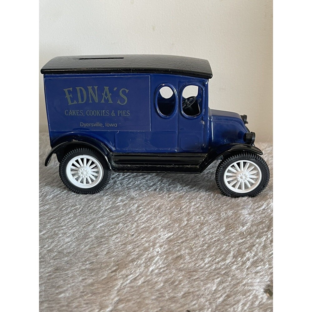 American Classic "1920 International" Diecast 1/25 Model Truck Savings Bank Car